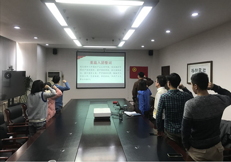 青岛能源所团委举行超龄离团仪式 青岛能源所团委举行超龄离团仪式
