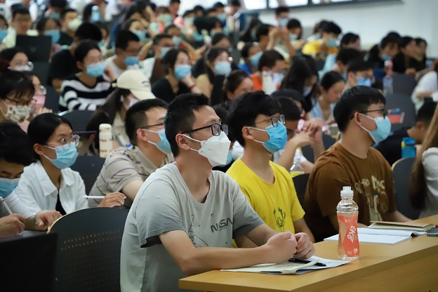青岛能源所研究员受邀到国科大做学术报告 青岛能源所研究员受邀到国科大做学术报告